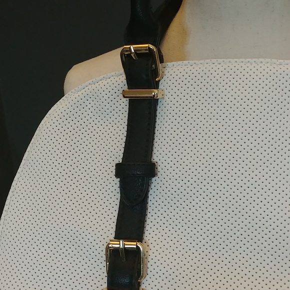 NWOT Black and White Faux Leather Shoulder Purse With Gold Toned Hardware - Picture 3 of 5